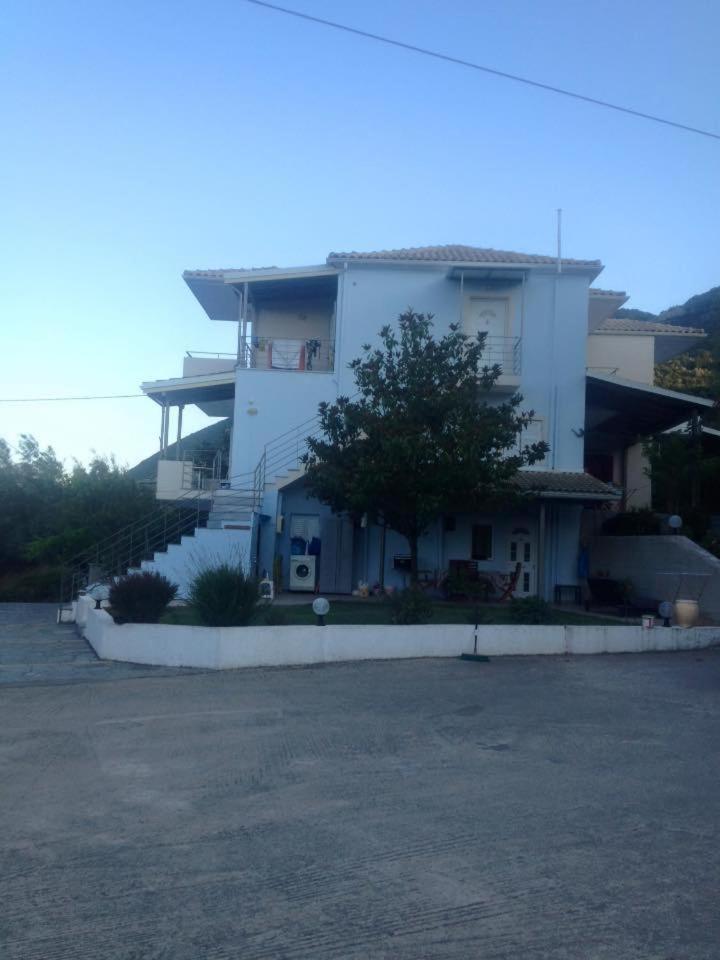 Casa Blu Apartment Nikiana Bagian luar foto